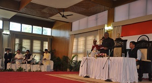 The Governor of Arunachal Pradesh Shri Tathagata Roy administering the oath of newly appointed Cabinet Ministers of the State in Darbar Hall, Raj Bhavan, Itanagar on 3rd August 2016